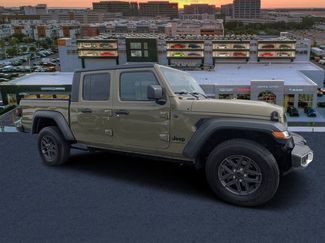 Used 2025 Jeep Gladiator Sport video 1