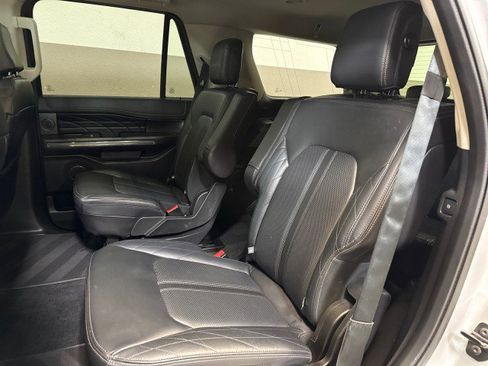 Used 2018 Ford Expedition Platinum image 40