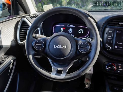 Used 2023 Kia Soul LX w/ LX Technology Package image 15