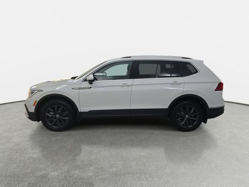 Certified 2022 Volkswagen Tiguan SE image 6