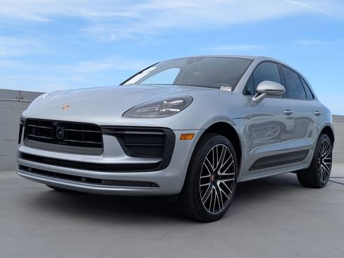 Certified 2024 Porsche Macan AWD/4WD image 1