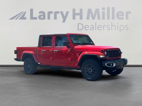 New 2025 Jeep Gladiator Sport image 8