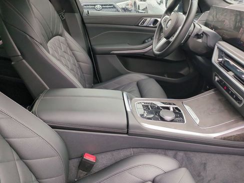 Used 2025 BMW X7 xDrive40i w/ M Sport Package AWD/4WD image 38