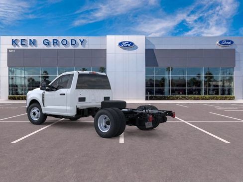 New 2026 Ford F350 XL w/ XL Chrome Package RWD image 4