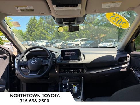 Used 2025 Nissan Rogue SV AWD/4WD image 7
