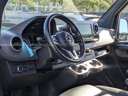 Used 2022 Mercedes-Benz Sprinter 2500 image 2