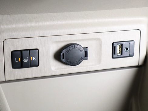 Used 2013 Toyota Prius V Five image 23