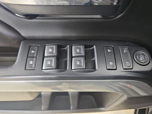 Used 2017 Chevrolet Silverado 1500 LT w/ Midnight Edition AWD/4WD image 32