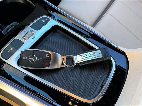 Used 2025 Mercedes-Benz GLB 250 4MATIC image 10