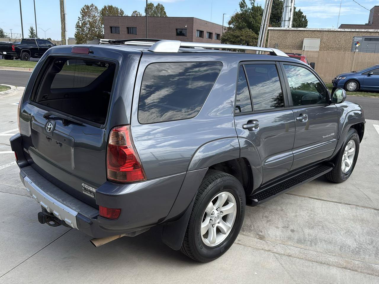 Used 2005 Toyota 4Runner SR5 AWD/4WD image 11