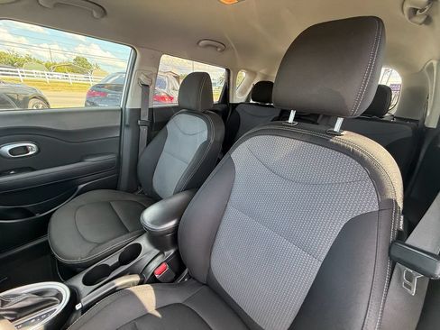 Used 2019 Kia Soul + FWD image 13