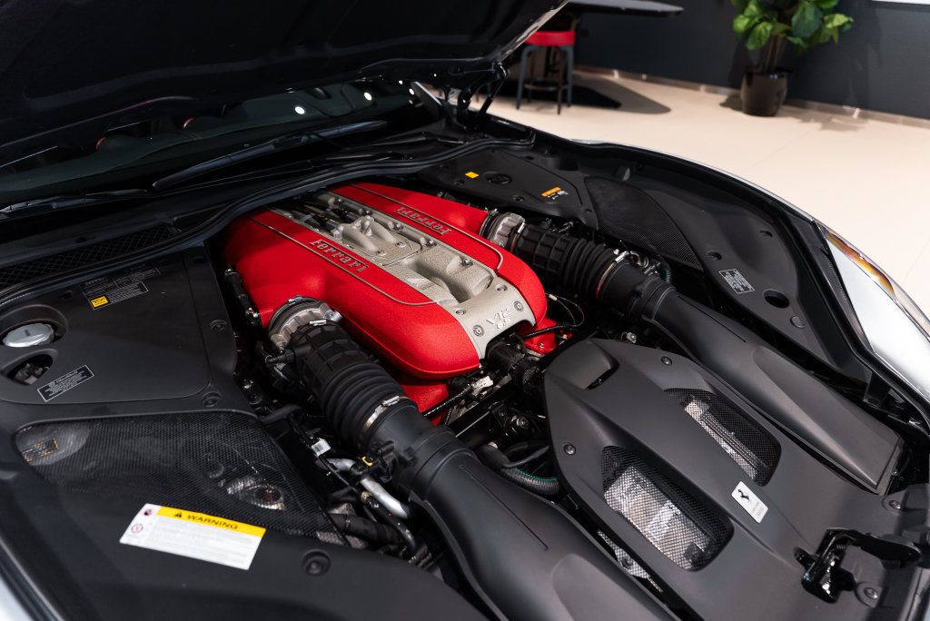 Used 2020 Ferrari 812 Superfast RWD image 19