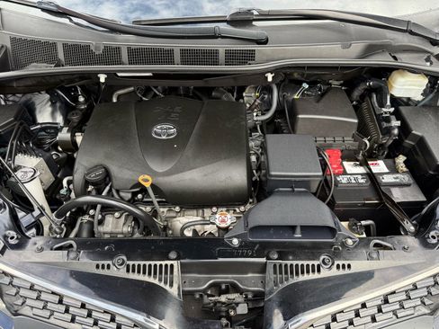Used 2020 Toyota Sienna SE image 35