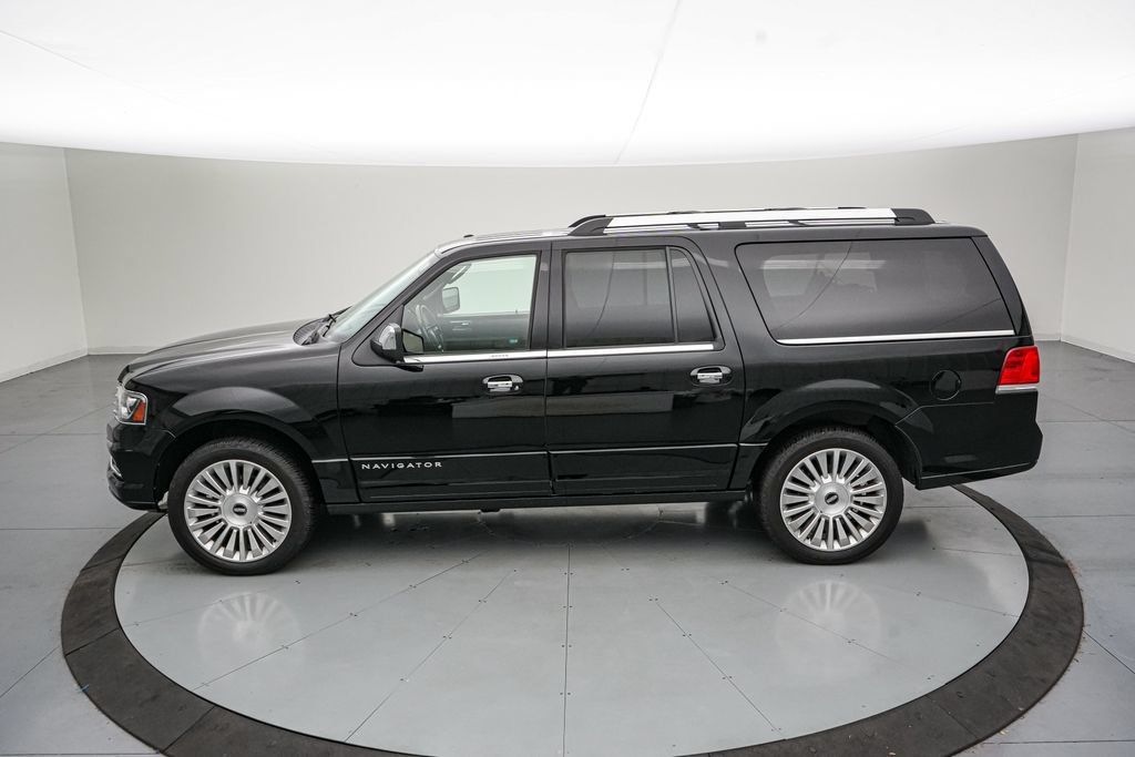 Used 2017 Lincoln Navigator L Reserve AWD/4WD image 7