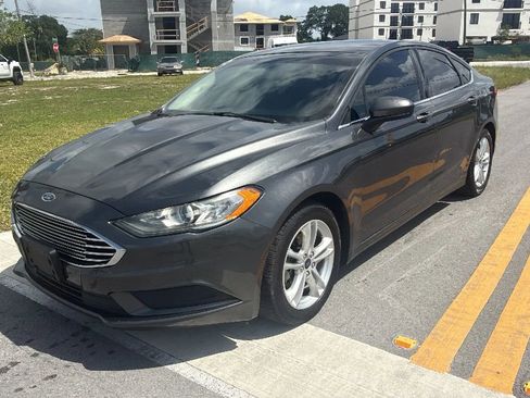 Used 2018 Ford Fusion SE w/ Fusion SE Technology Package FWD image 1