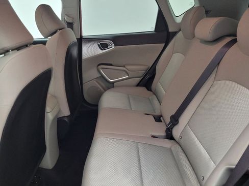 Used 2022 Kia Soul LX image 18