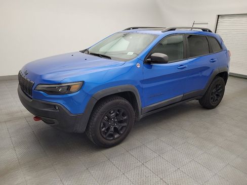 Used 2019 Jeep Cherokee Trailhawk AWD/4WD image 2