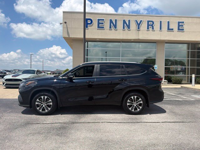 Used 2024 Toyota Highlander XLE AWD/4WD image 8