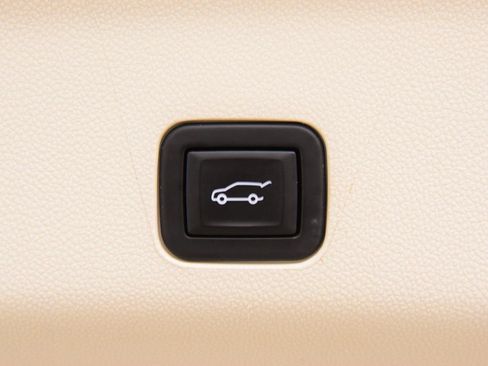 Used 2024 Cadillac Escalade ESV Sport Platinum w/ LPO, ONYX Package AWD/4WD image 27