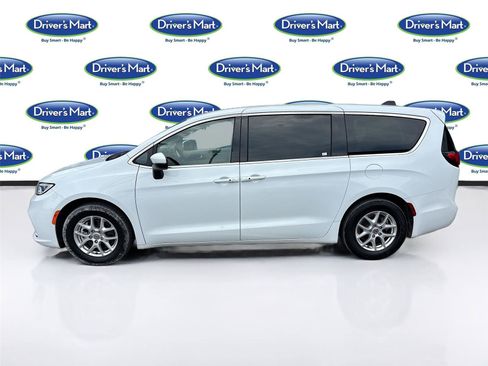 Used 2023 Chrysler Pacifica Touring-L FWD image 4