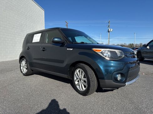 Used 2017 Kia Soul + image 3