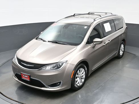 Used 2018 Chrysler Pacifica Touring-L Plus w/ Advanced Safetytec Group FWD image 37