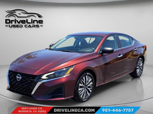 Used 2025 Nissan Altima 2.5 SV FWD image 1