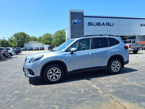 Certified 2023 Subaru Forester Premium AWD/4WD image 4