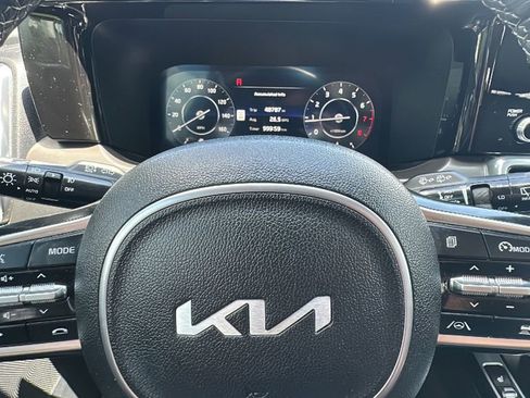 Used 2023 Kia Sorento SX image 28