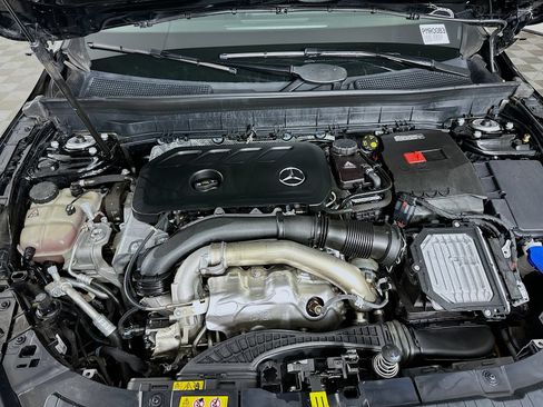 Used 2025 Mercedes-Benz GLB 250 4MATIC image 29