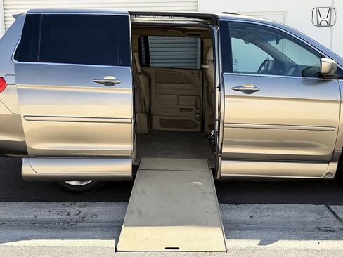 Used 2010 Honda Odyssey Touring image 18