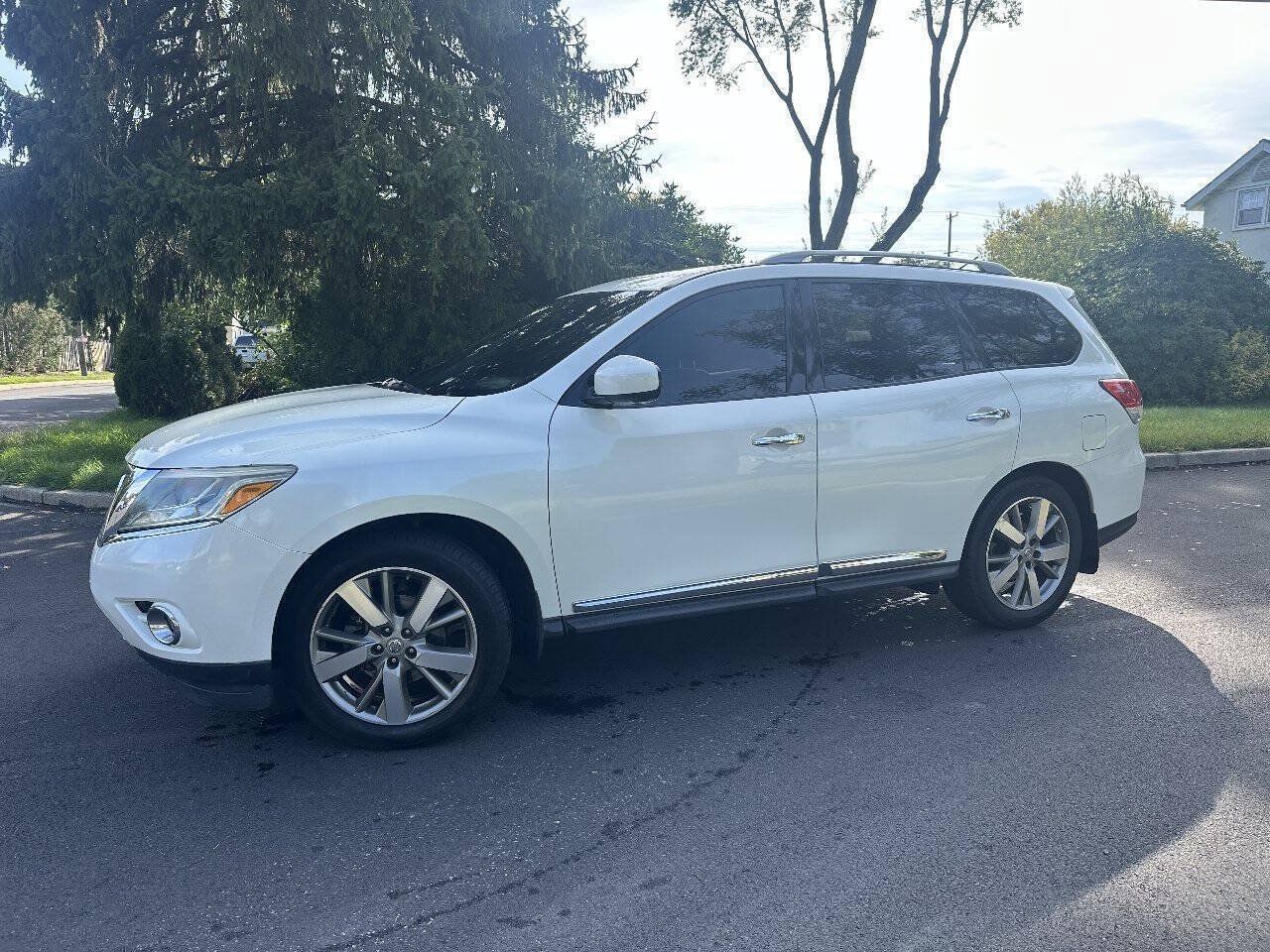 Used 2016 Nissan Pathfinder Platinum AWD/4WD image 4