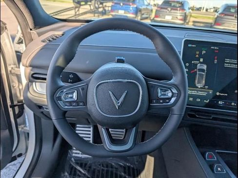 New 2024 VinFast VF 9 Plus image 8