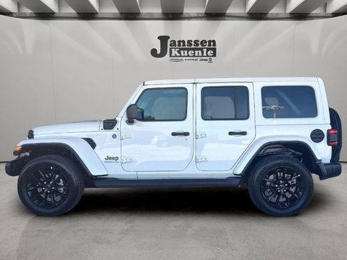 Used 2025 Jeep Wrangler Unlimited Sahara AWD/4WD image 1