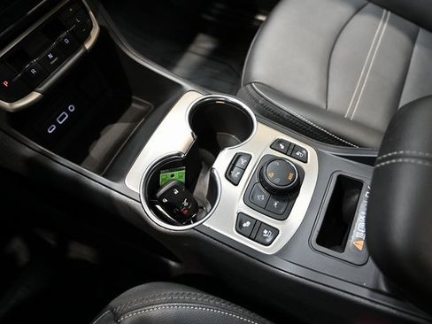 Used 2024 GMC Terrain Denali w/ Denali Premium Package image 18