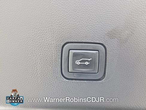 Used 2023 Chevrolet Traverse LT FWD image 15