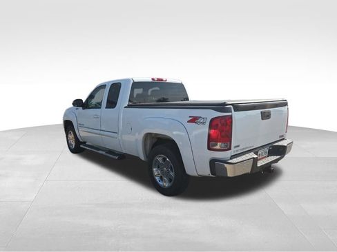 Used 2010 GMC Sierra 1500 SLE w/ All-Terrain Package AWD/4WD image 4