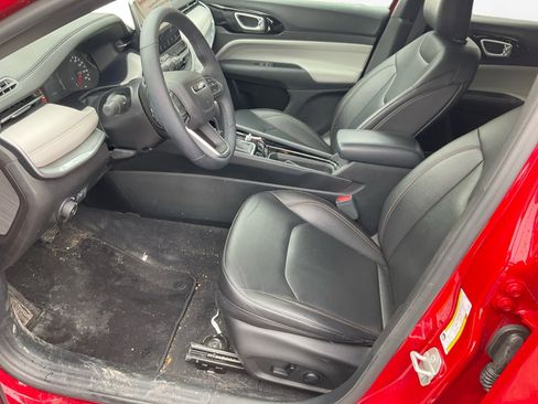 Used 2024 Jeep Compass Limited image 9