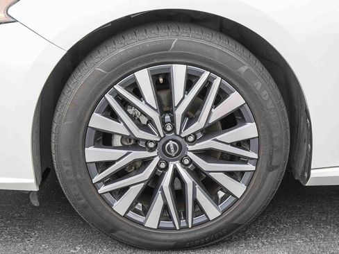 Used 2023 Nissan Altima 2.5 SV FWD image 11