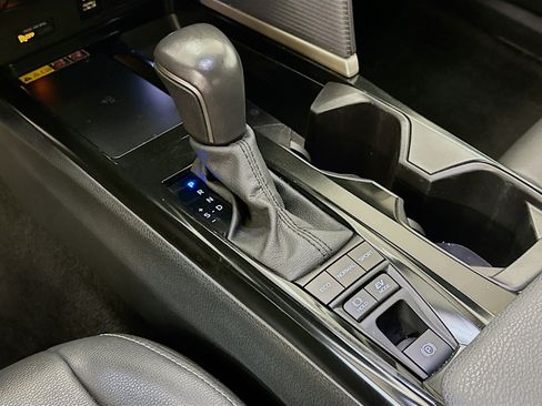 Used 2025 Toyota Camry SE image 25