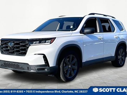 Used 2023 Honda Pilot Sport image 3