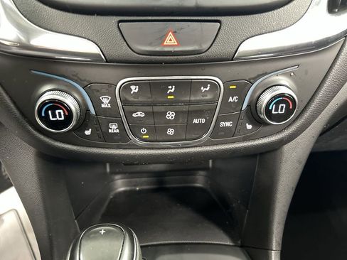 Used 2020 Chevrolet Equinox LT AWD/4WD image 16