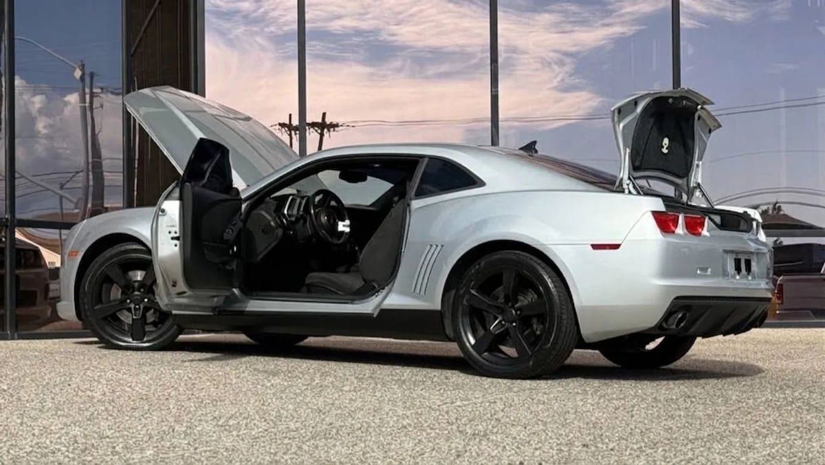 Used 2011 Chevrolet Camaro SS RWD image 30