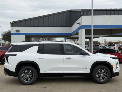 New 2026 Chevrolet Traverse LT image 3