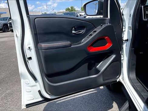 Certified 2025 Nissan Frontier PRO-4X AWD/4WD image 17