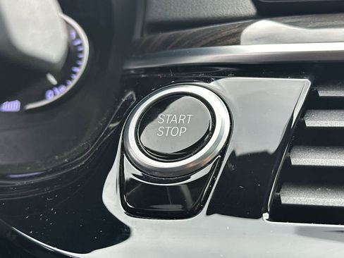 Used 2018 BMW 530e image 24