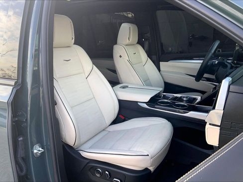 Used 2025 Cadillac Escalade Sport image 9