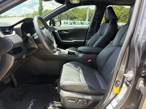 Used 2022 Toyota RAV4 XSE AWD/4WD image 16
