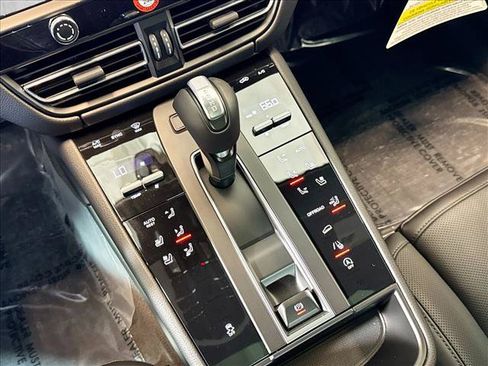 Certified 2026 Porsche Macan AWD/4WD image 17