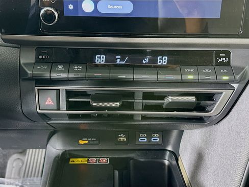 Used 2025 Toyota Camry LE FWD image 23